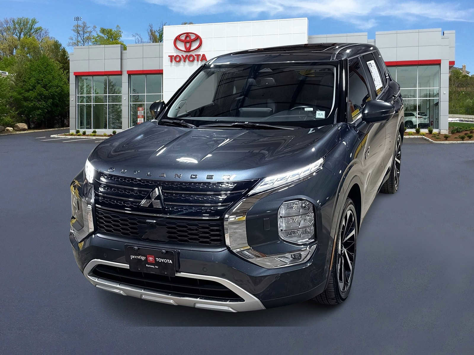 Used 2024 Mitsubishi Outlander Ralliart image 1