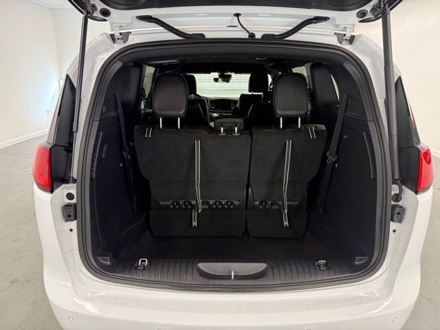New 2026 Chrysler Voyager LX image 8