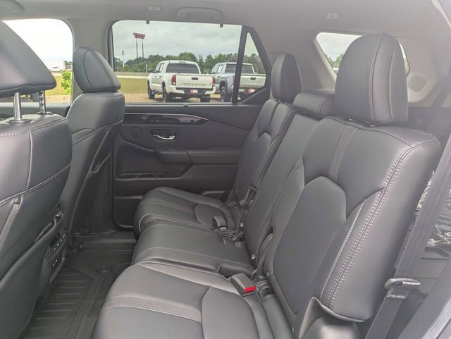 Used 2024 Honda Pilot Touring image 13