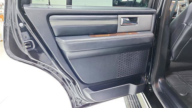 Used 2017 Ford Expedition Platinum RWD image 26