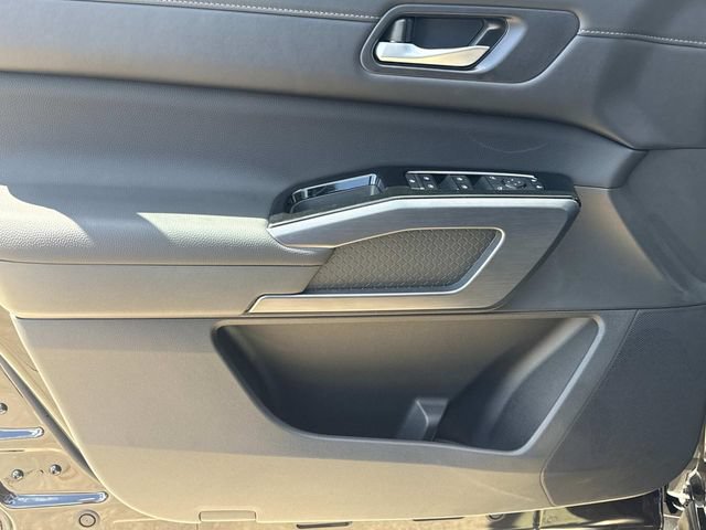 New 2026 Nissan Pathfinder SL FWD image 19