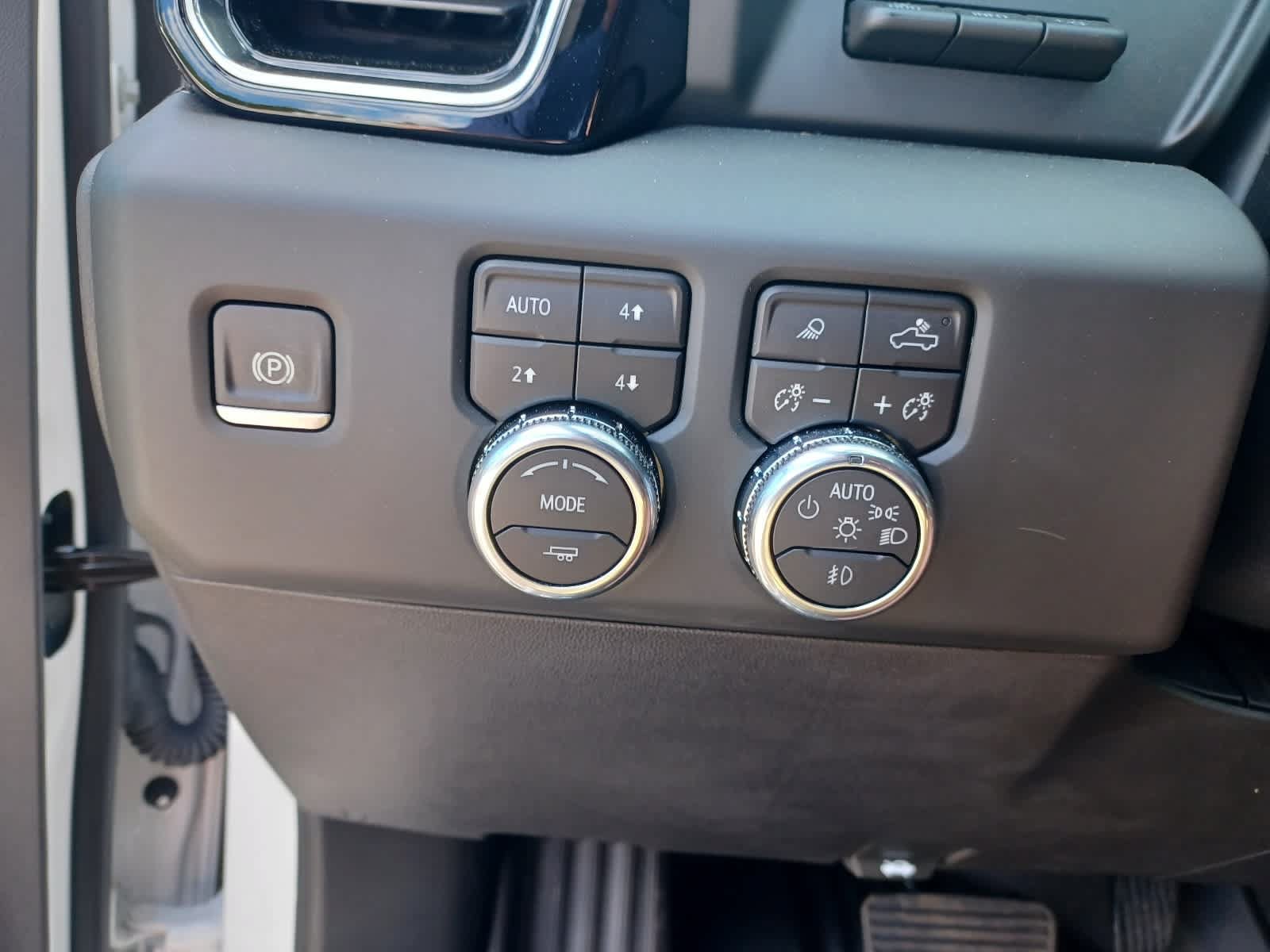 Used 2024 GMC Sierra 1500 Denali Ultimate AWD/4WD image 18