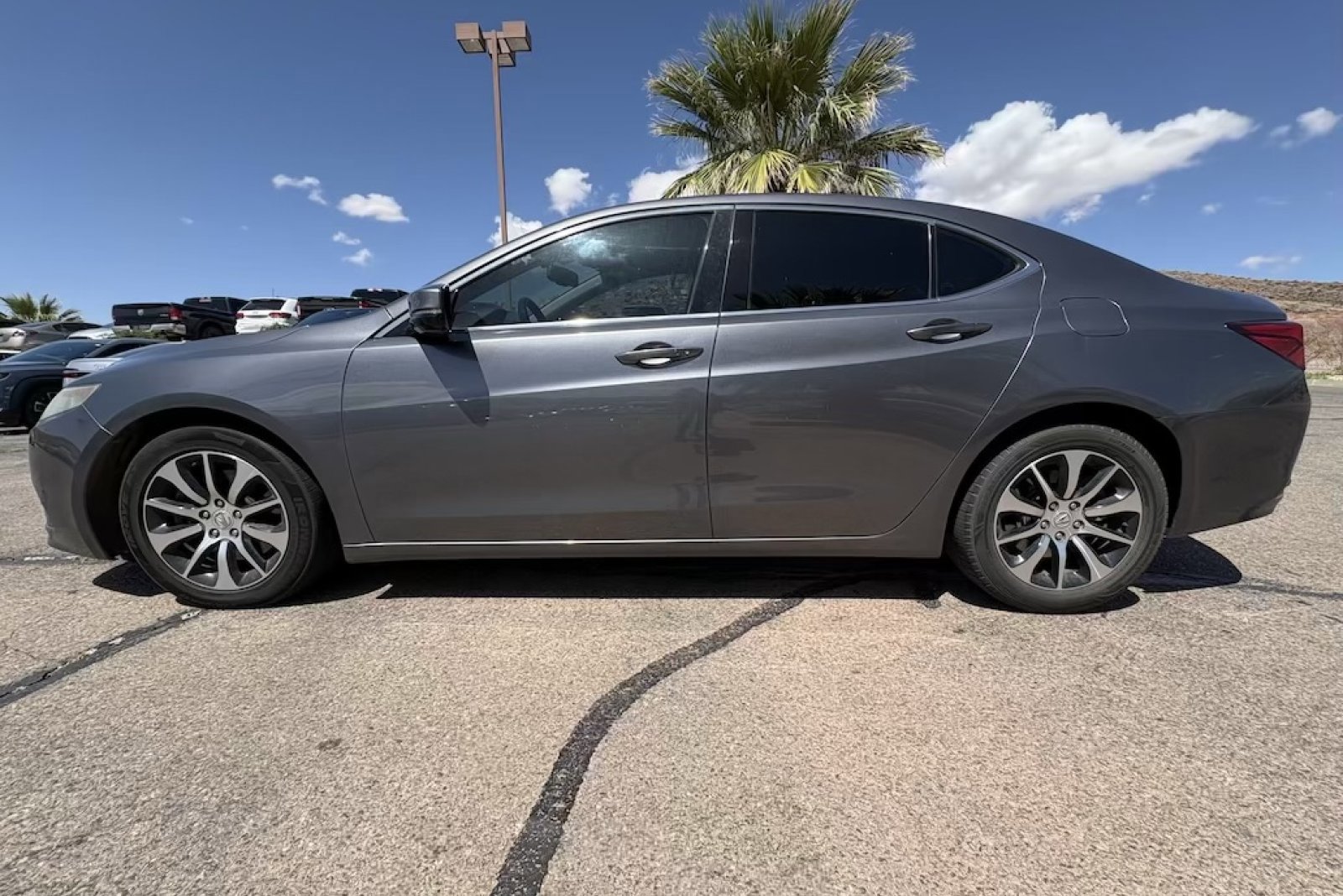 Used 2017 Acura TLX FWD image 2