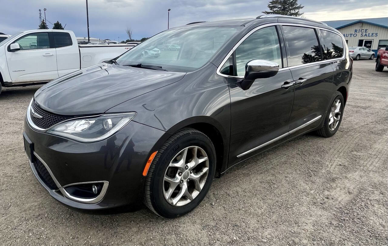 Used 2017 Chrysler Pacifica Limited w/ UConnect Theater Package