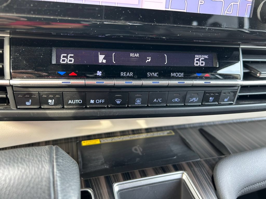 Certified 2021 Toyota Sienna Platinum FWD image 27