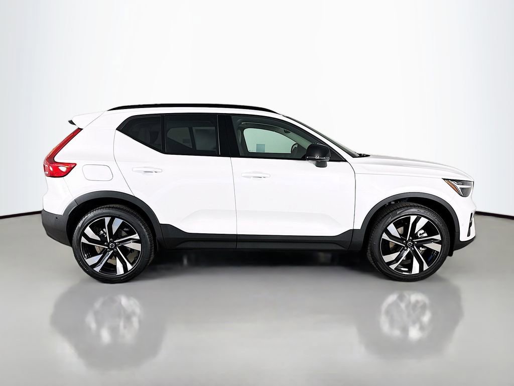 New 2026 Volvo XC40 B5 Plus w/ Climate Package image 8