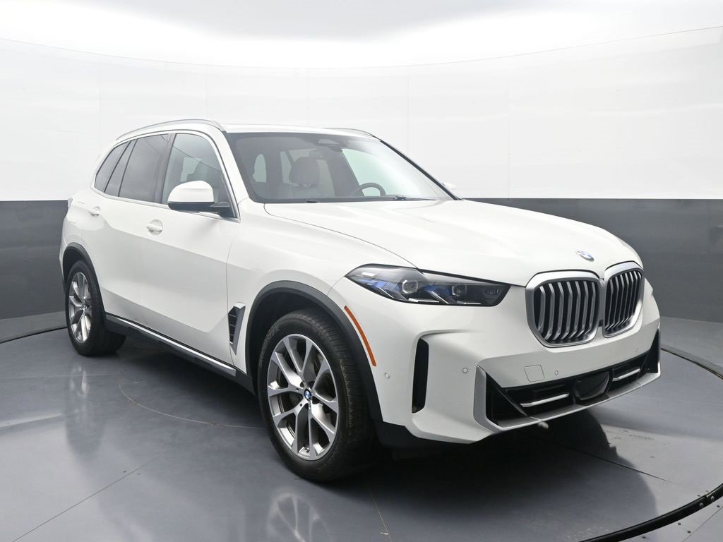 Used 2024 BMW X5 xDrive40i w/ Premium Package image 3