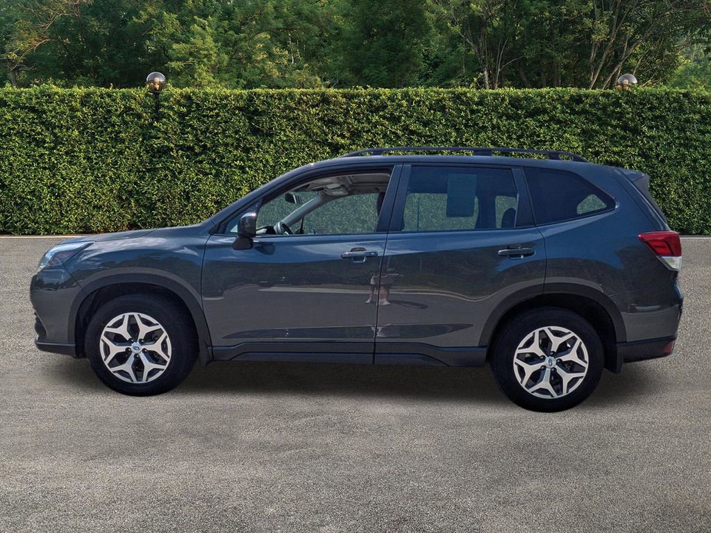 Used 2023 Subaru Forester Premium image 7