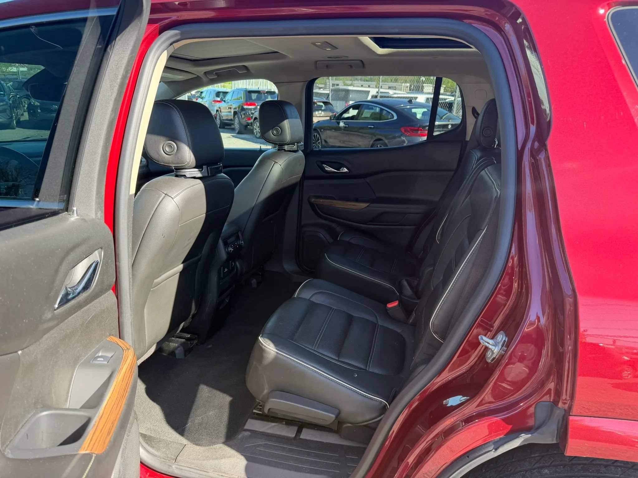 Used 2017 GMC Acadia Denali w/ Technology Package AWD/4WD image 31