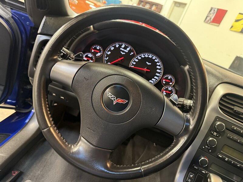 Used 2006 Chevrolet Corvette Coupe w/ Preferred Equipment Group RWD image 22