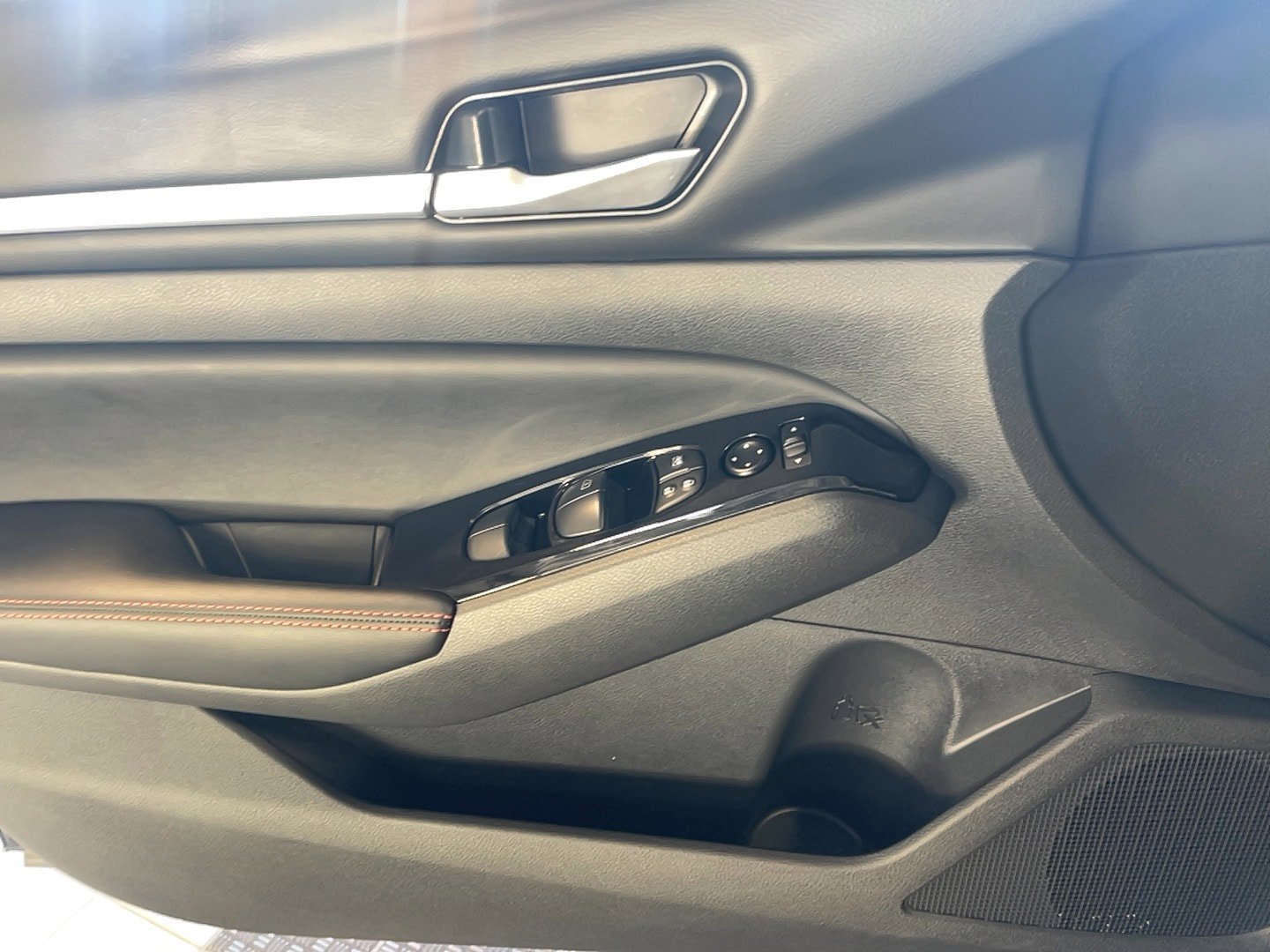 Used 2024 Nissan Altima 2.5 SR AWD/4WD image 10