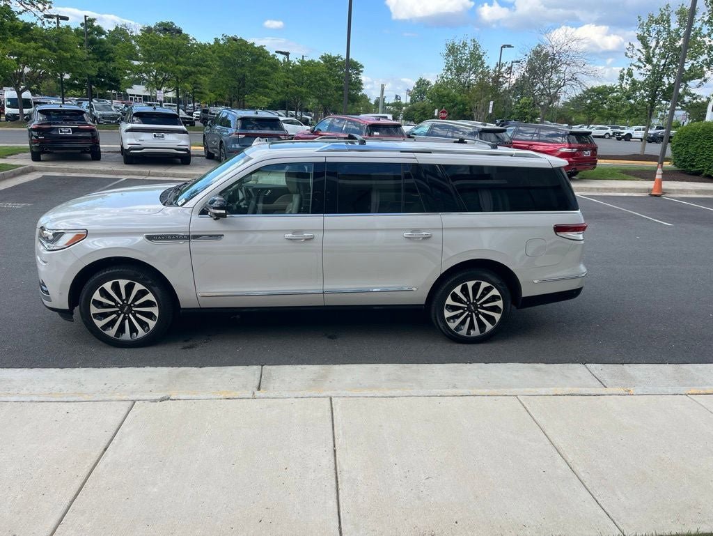 Certified 2024 Lincoln Navigator L Reserve AWD/4WD image 6