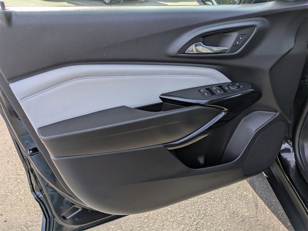 Used 2025 Chevrolet Trax LT w/ LT Convenience Package image 11