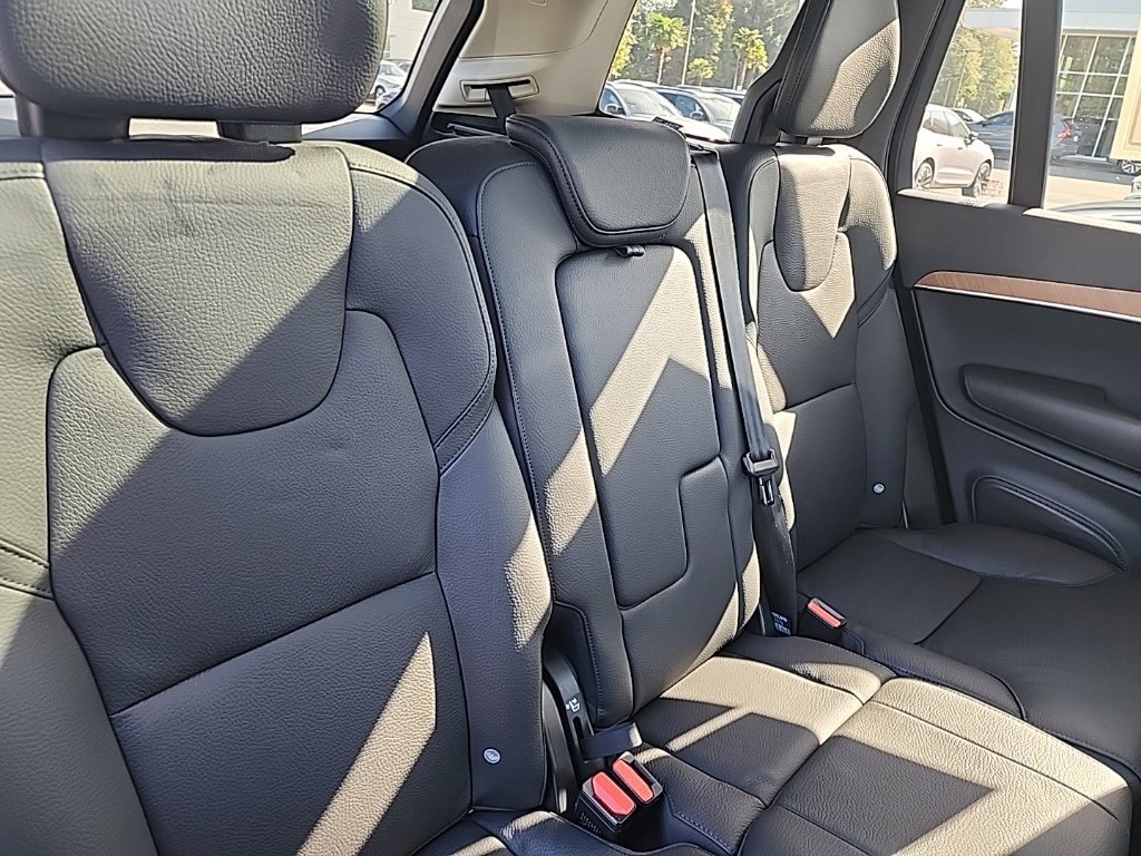 Certified 2024 Volvo XC90 T8 Plus w/ Protection Package Premier AWD/4WD image 18