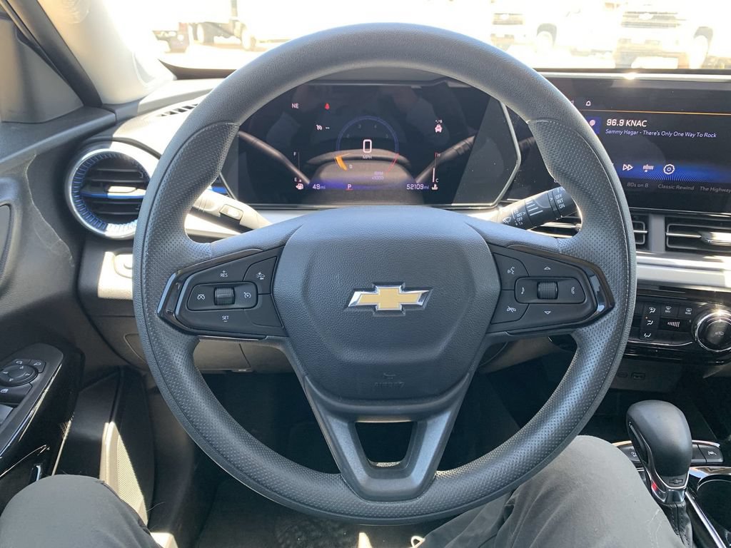 Certified 2024 Chevrolet Trax LT FWD image 9