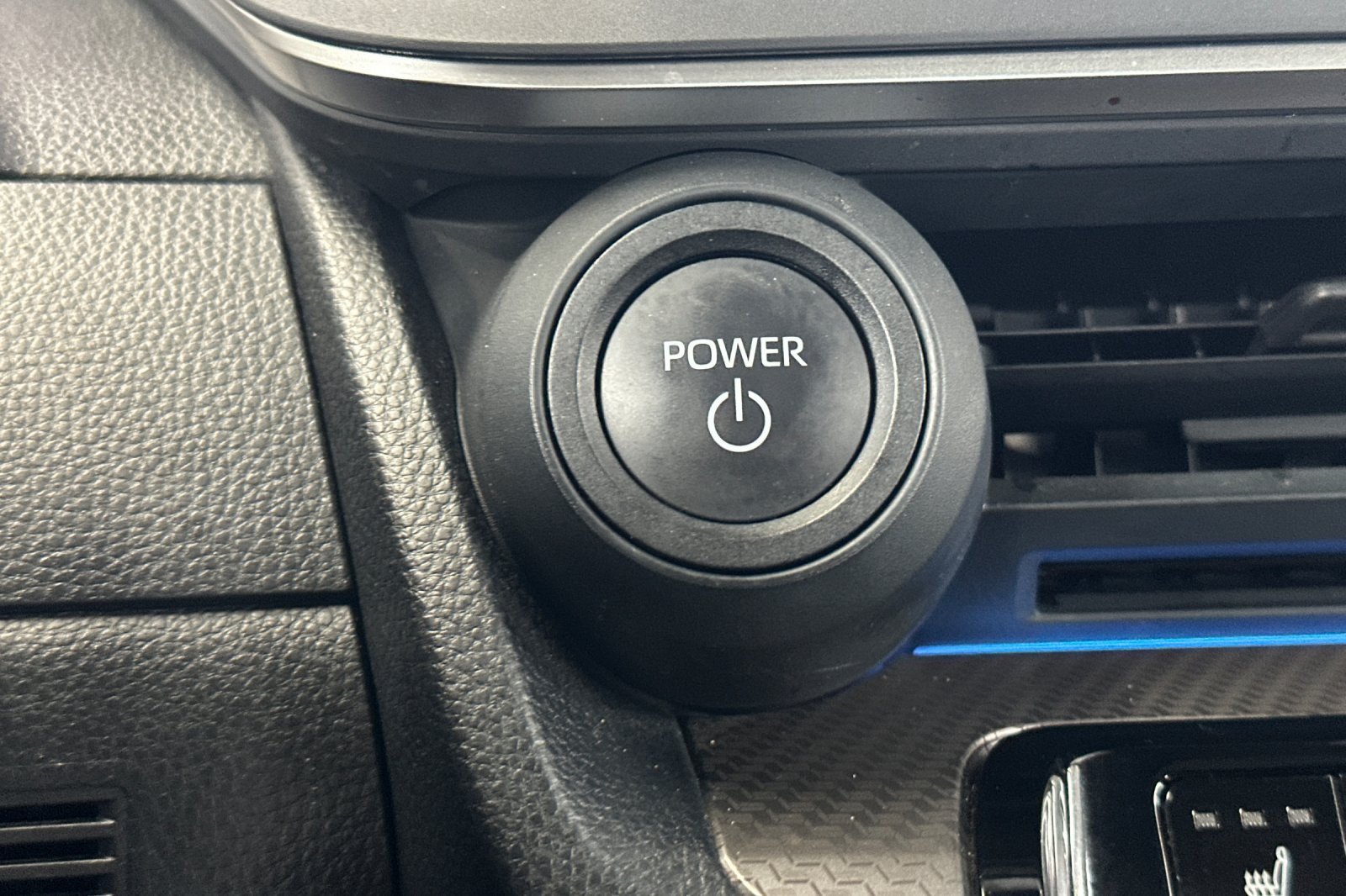 Certified 2025 Toyota Prius XLE FWD image 20
