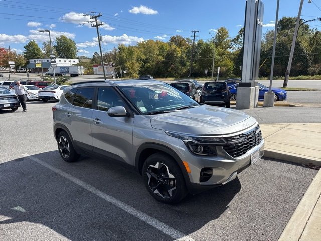 Used 2024 Kia Seltos EX