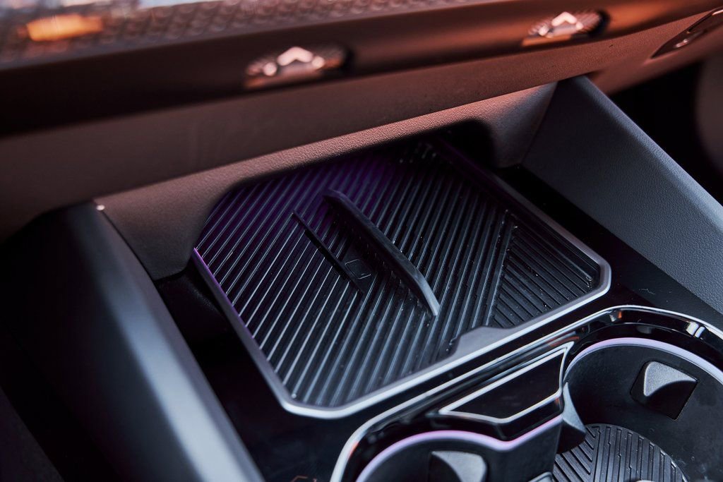 Used 2026 BMW M5 w/ Executive Package image 82