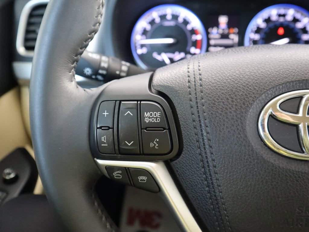 Used 2016 Toyota Highlander XLE image 10