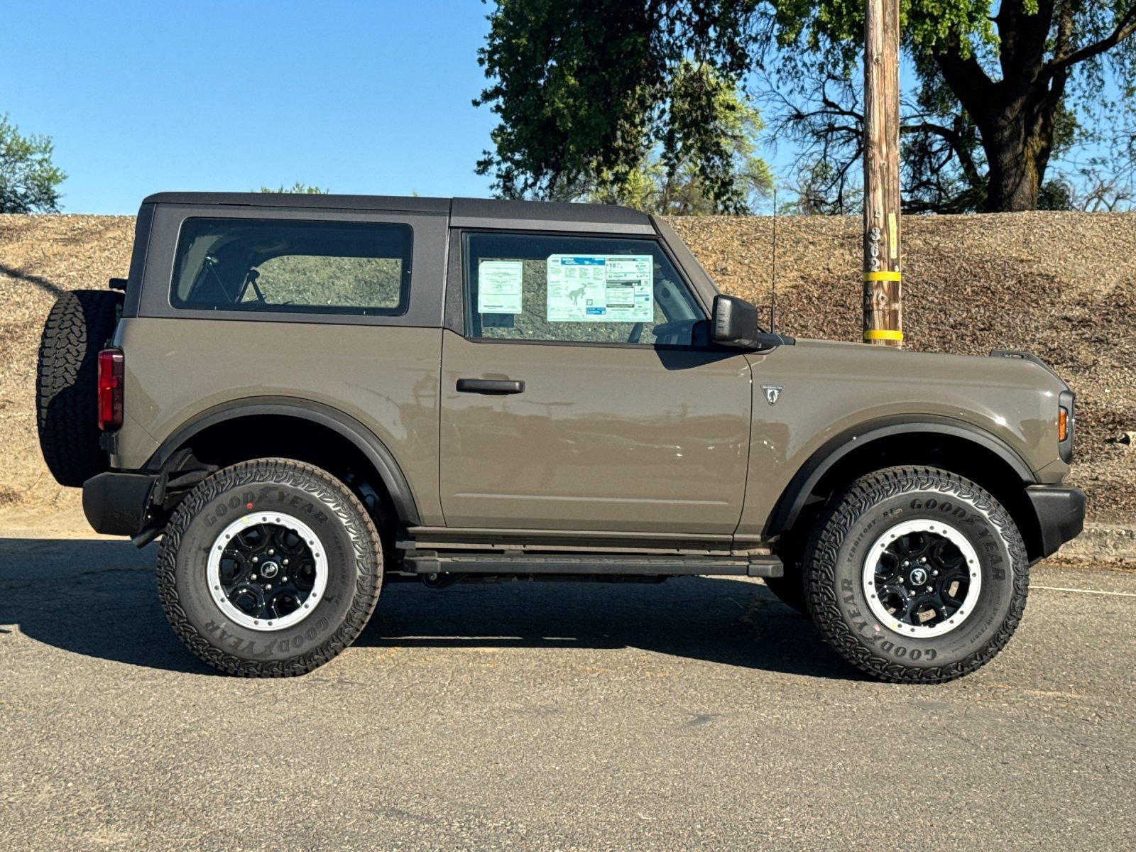 New 2026 Ford Bronco 2-Door w/ Sasquatch Package image 2