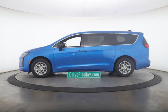 New 2027 Chrysler Pacifica Select FWD image 9