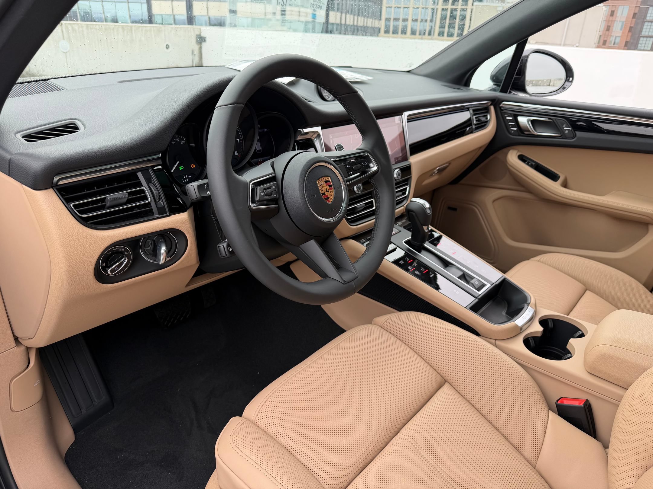 New 2026 Porsche Macan AWD/4WD image 4
