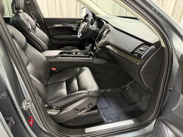 Used 2018 Volvo XC90 T6 Momentum w/ Convenience Package image 7