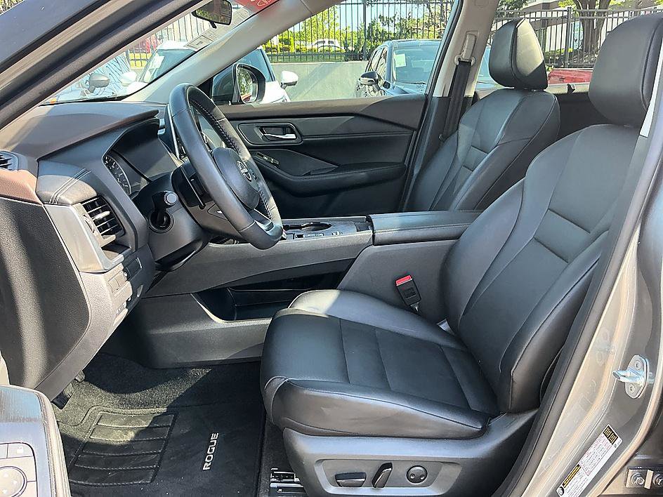 Certified 2023 Nissan Rogue SV w/ SV Premium B Package FWD image 12