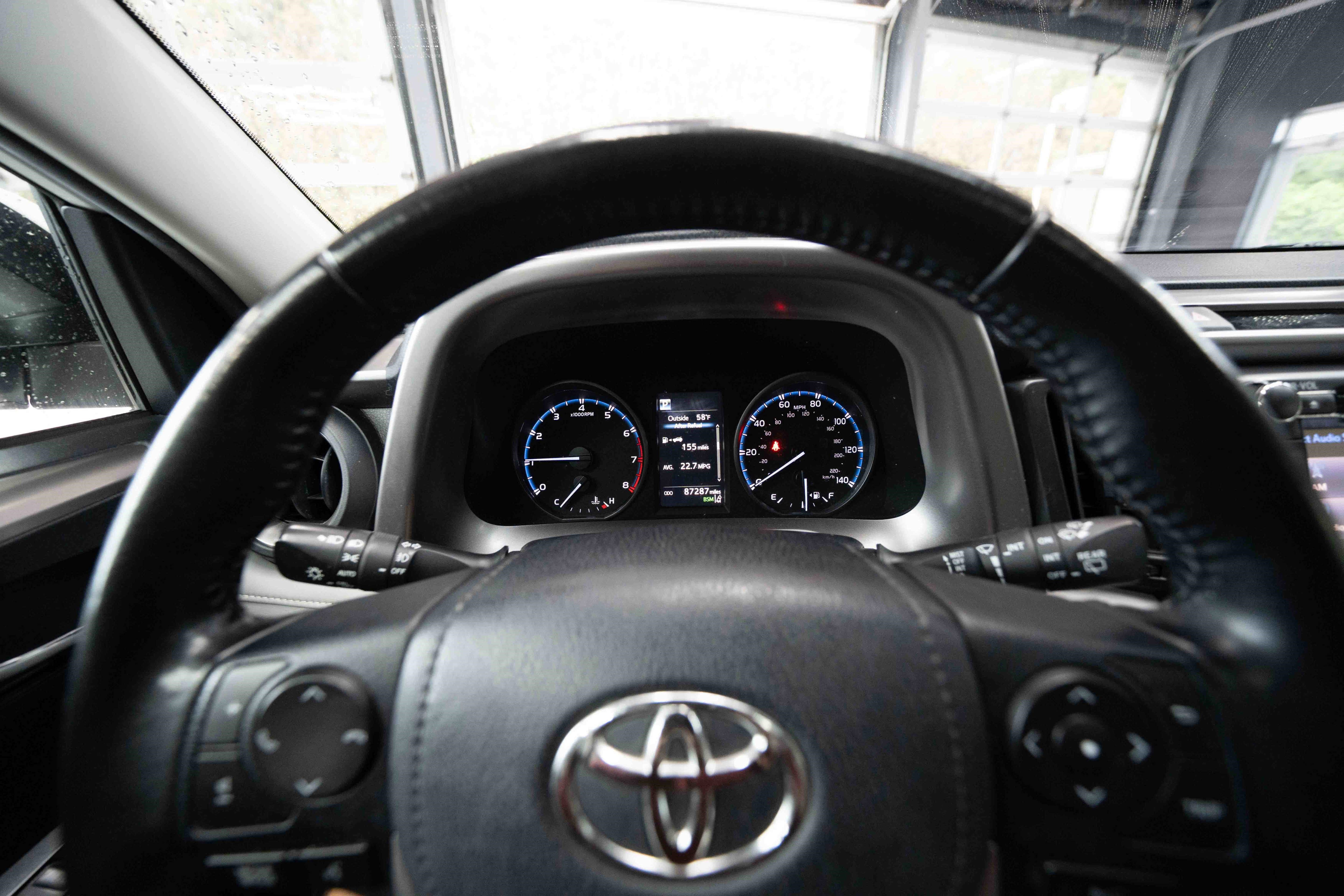 Used 2018 Toyota RAV4 XLE AWD/4WD image 16