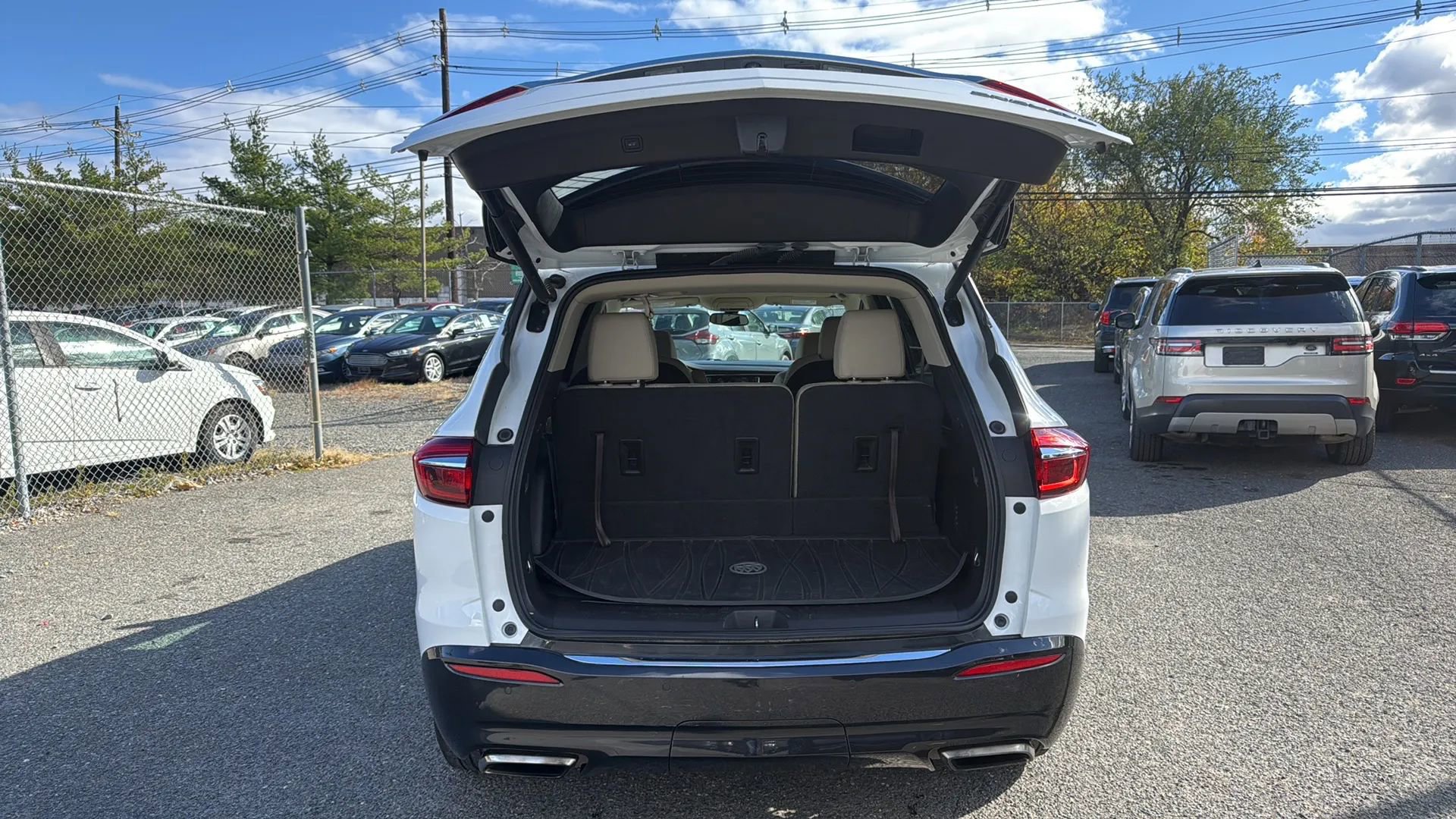 Used 2019 Buick Enclave Essence image 26