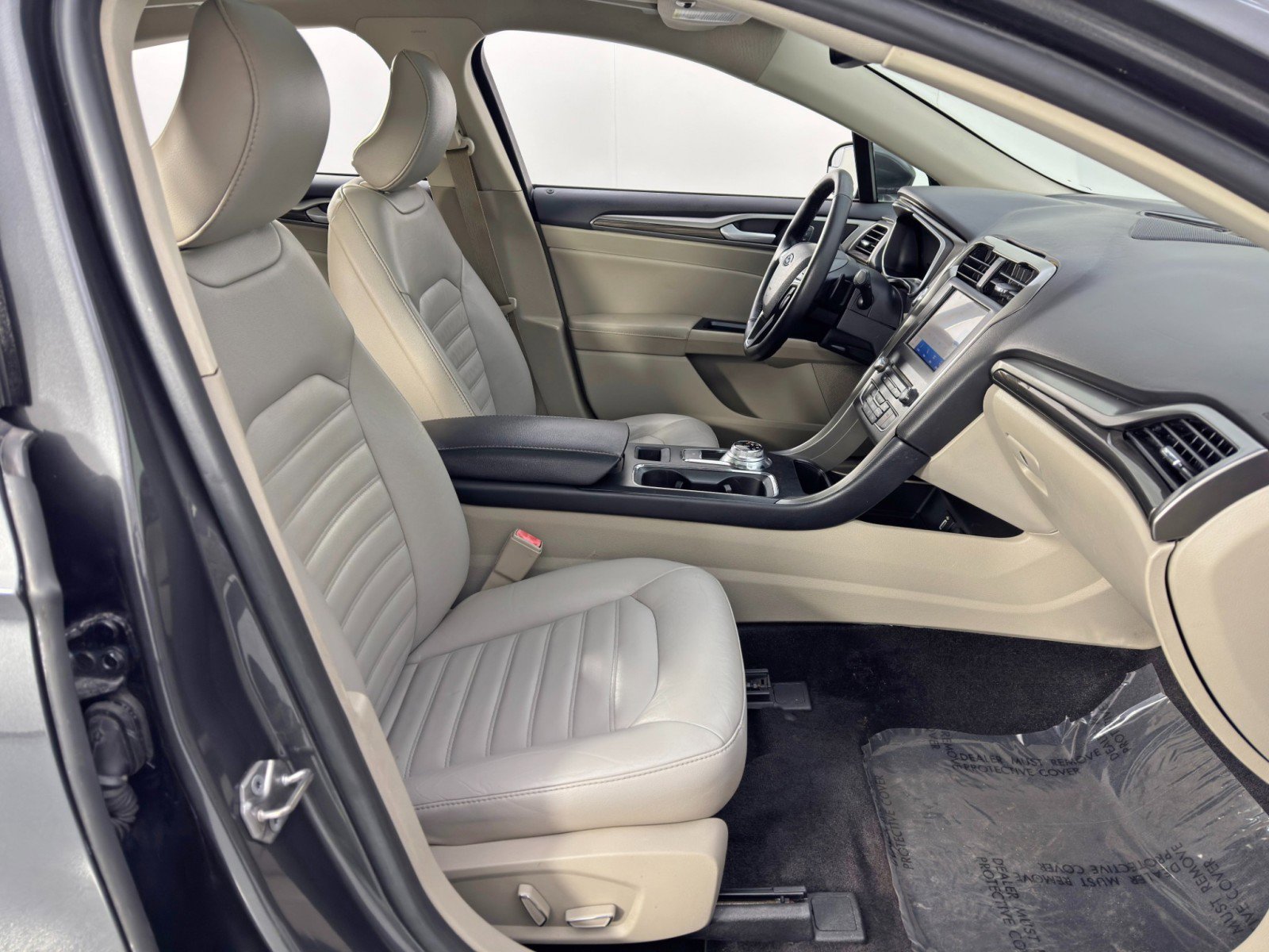 Used 2017 Ford Fusion SE w/ Fusion SE Technology Package image 15