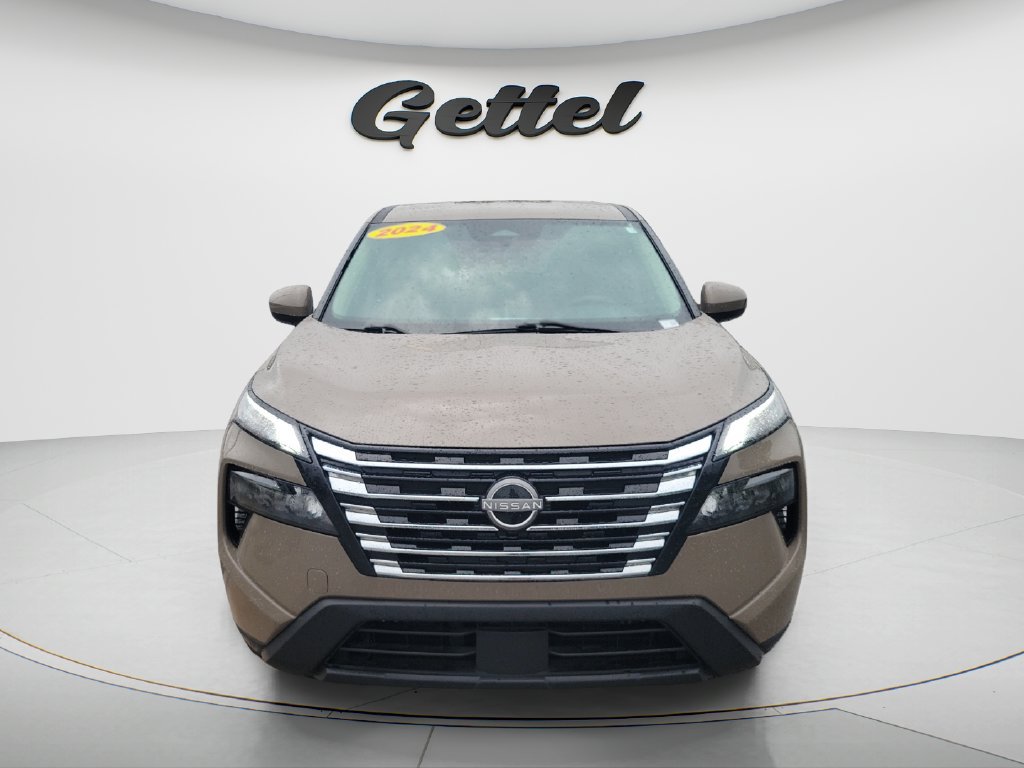 Used 2024 Nissan Rogue SV FWD image 2