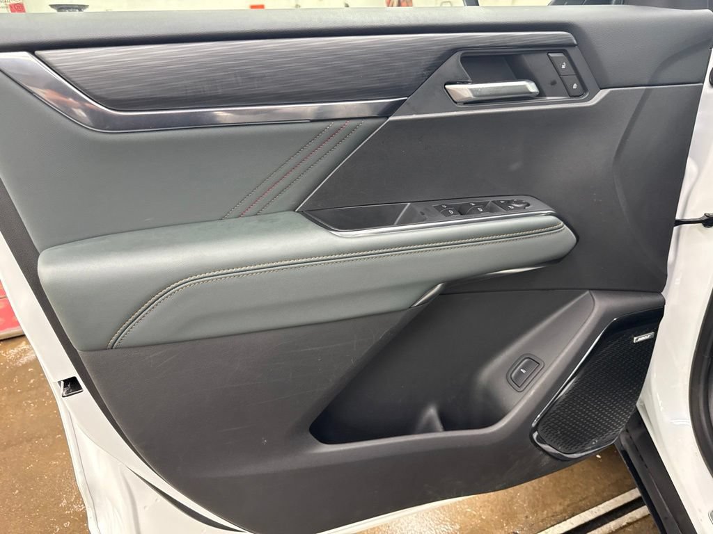 Used 2025 GMC Acadia AT4 w/ LPO, All-Weather Package AWD/4WD image 22