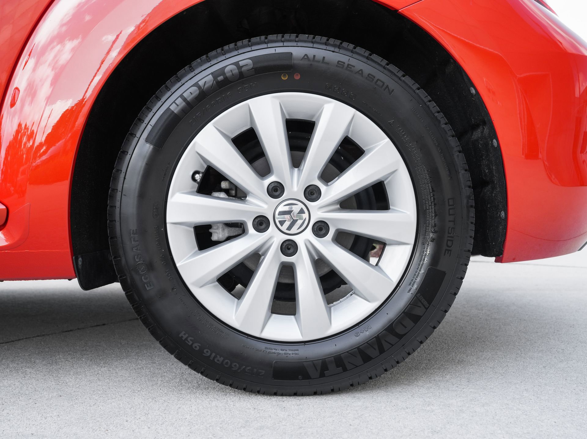 Used 2019 Volkswagen Beetle 2.0T S FWD image 29