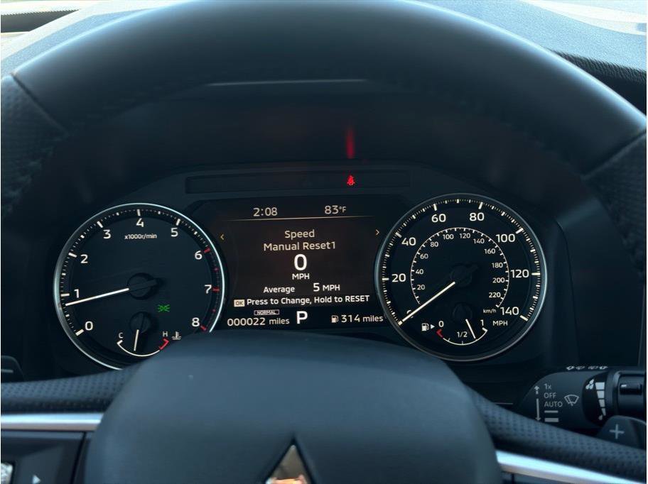 Used 2025 Mitsubishi Outlander SE image 11