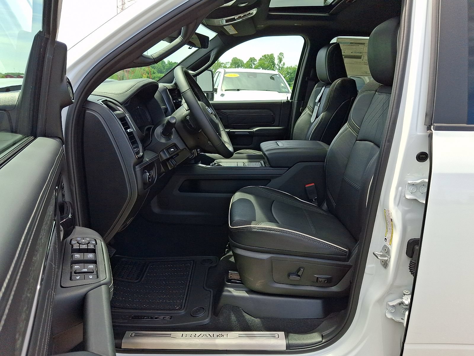 New 2026 RAM 2500 Limited AWD/4WD image 8