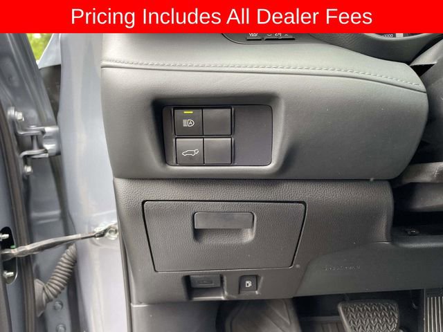 Used 2021 Toyota Highlander XLE FWD image 22