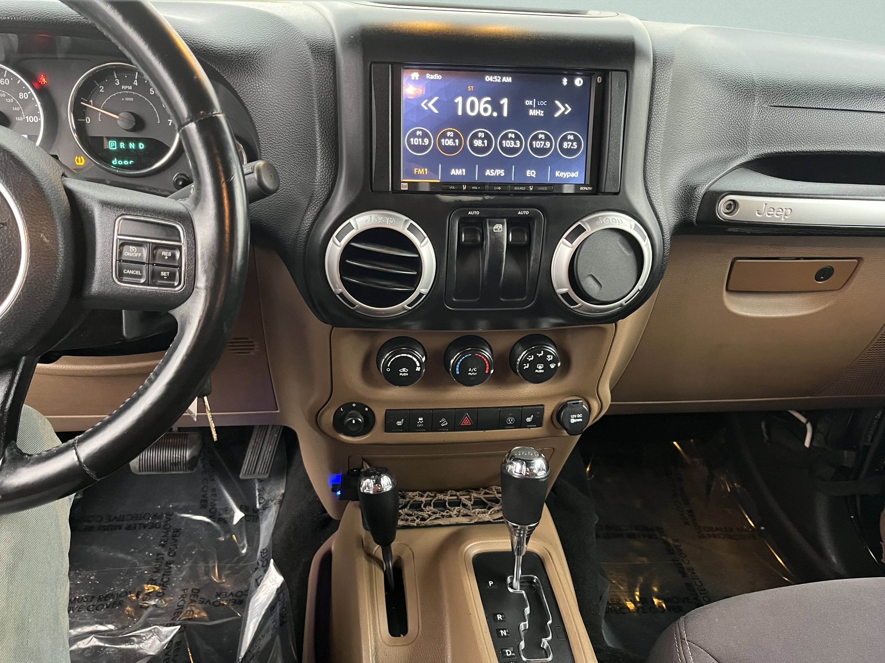 Used 2014 Jeep Wrangler Rubicon w/ Power Convenience Group AWD/4WD image 13