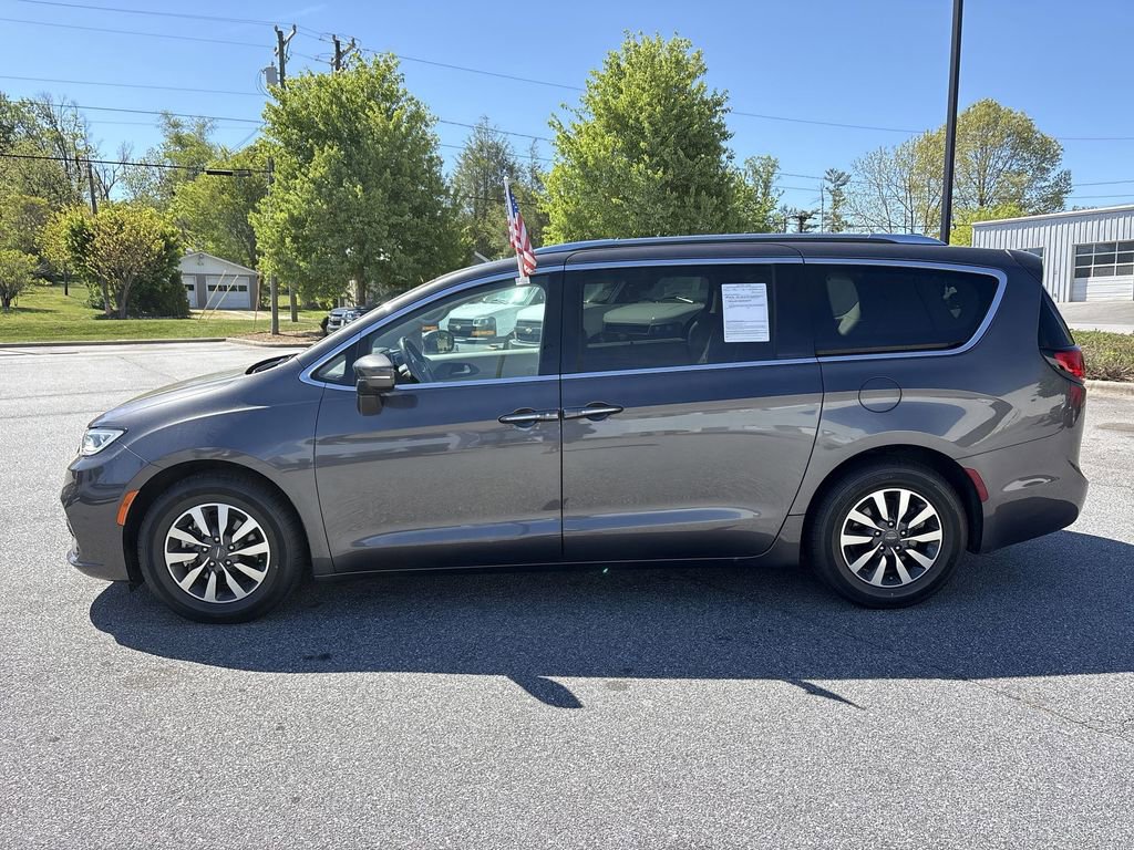 Used 2021 Chrysler Pacifica Touring-L FWD image 11