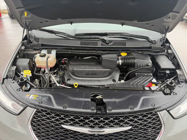 Used 2023 Chrysler Pacifica Touring-L FWD image 52