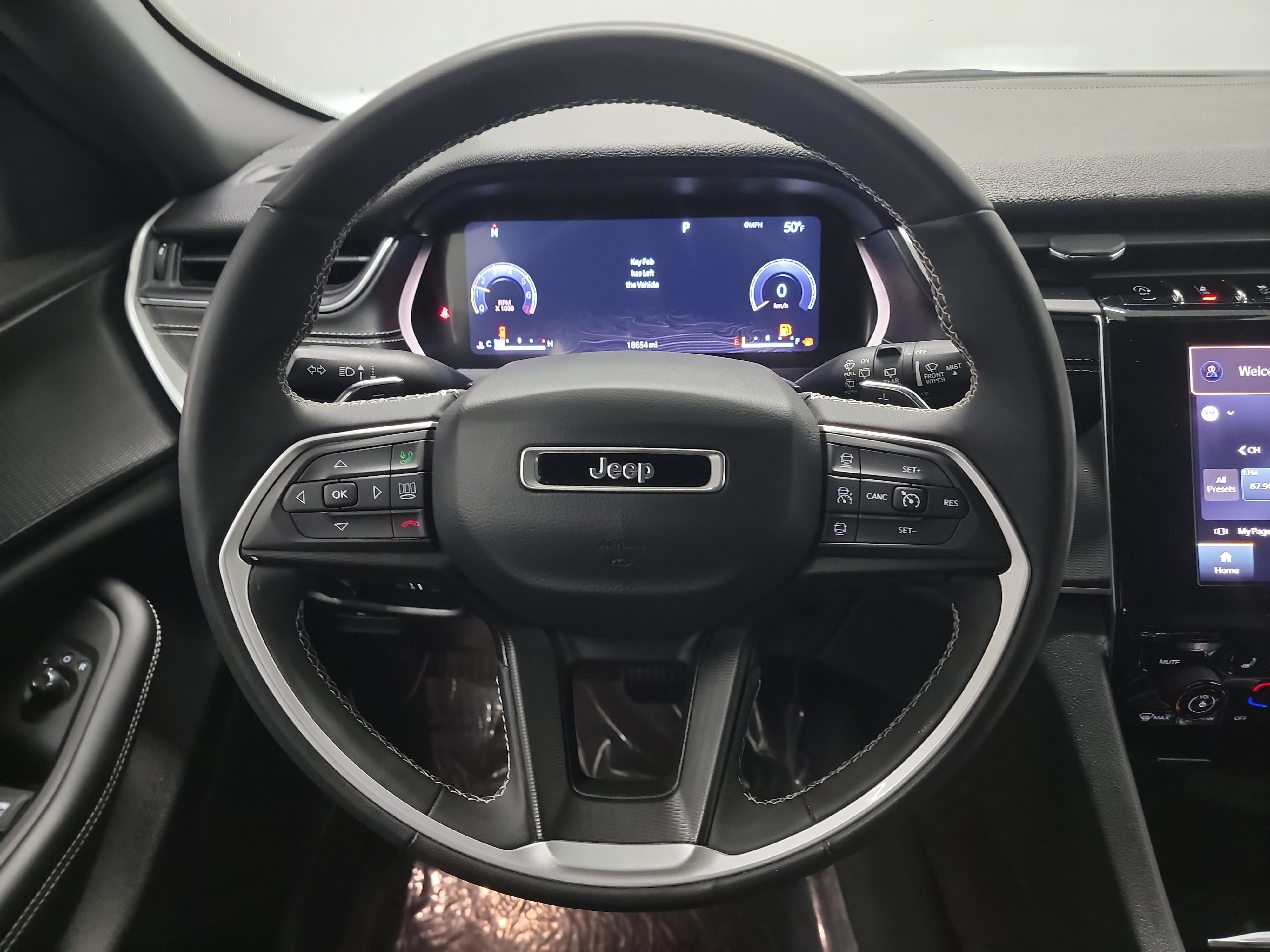 Used 2023 Jeep Grand Cherokee Altitude AWD/4WD image 17