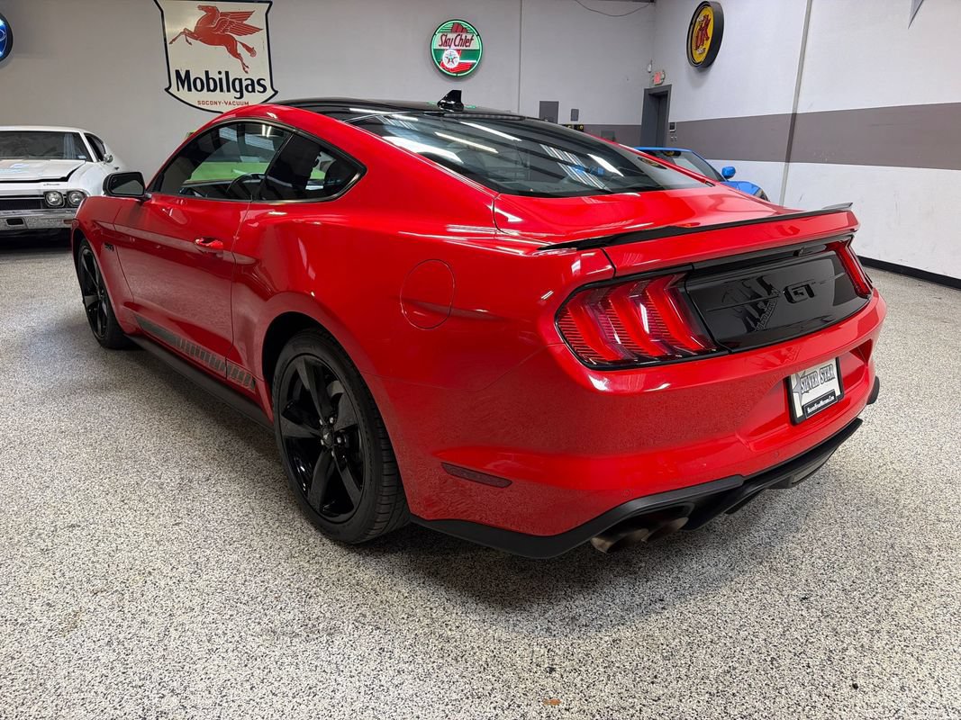 Used 2022 Ford Mustang GT Premium w/ Black Accent Package RWD image 5