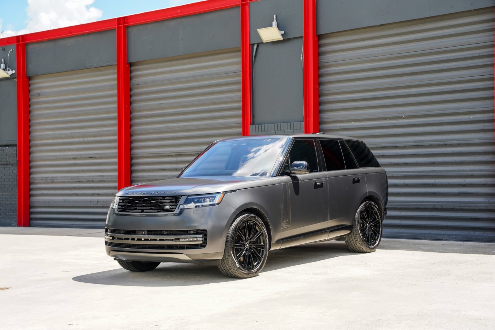 Used 2023 Land Rover Range Rover Autobiography AWD/4WD image 1