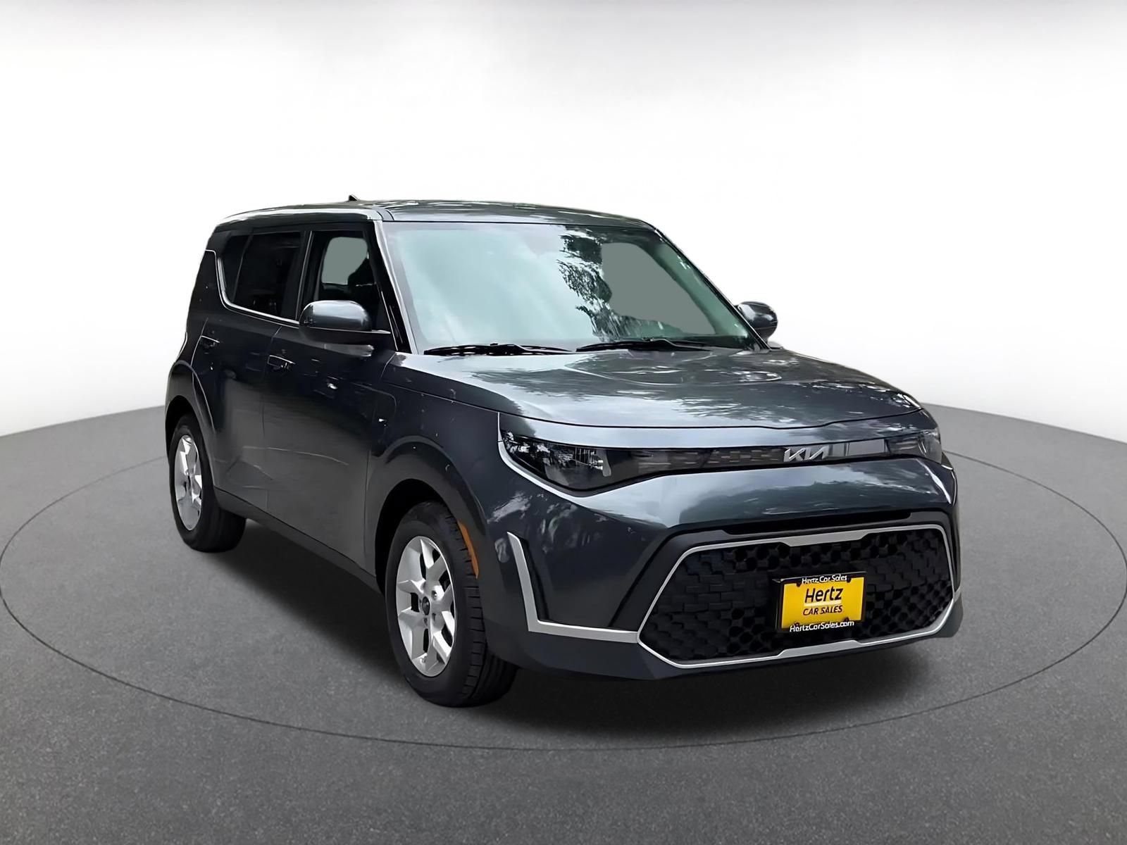 Used 2025 Kia Soul LX w/ LX Technology Package FWD image 3