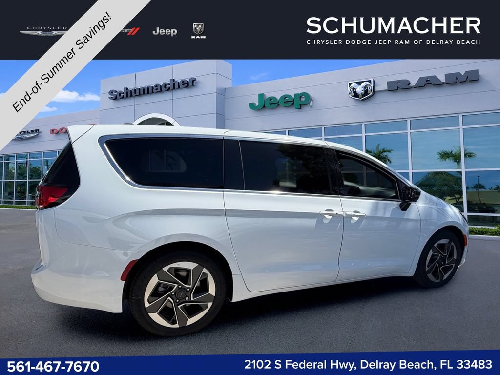 New 2027 Chrysler Pacifica Limited FWD image 7