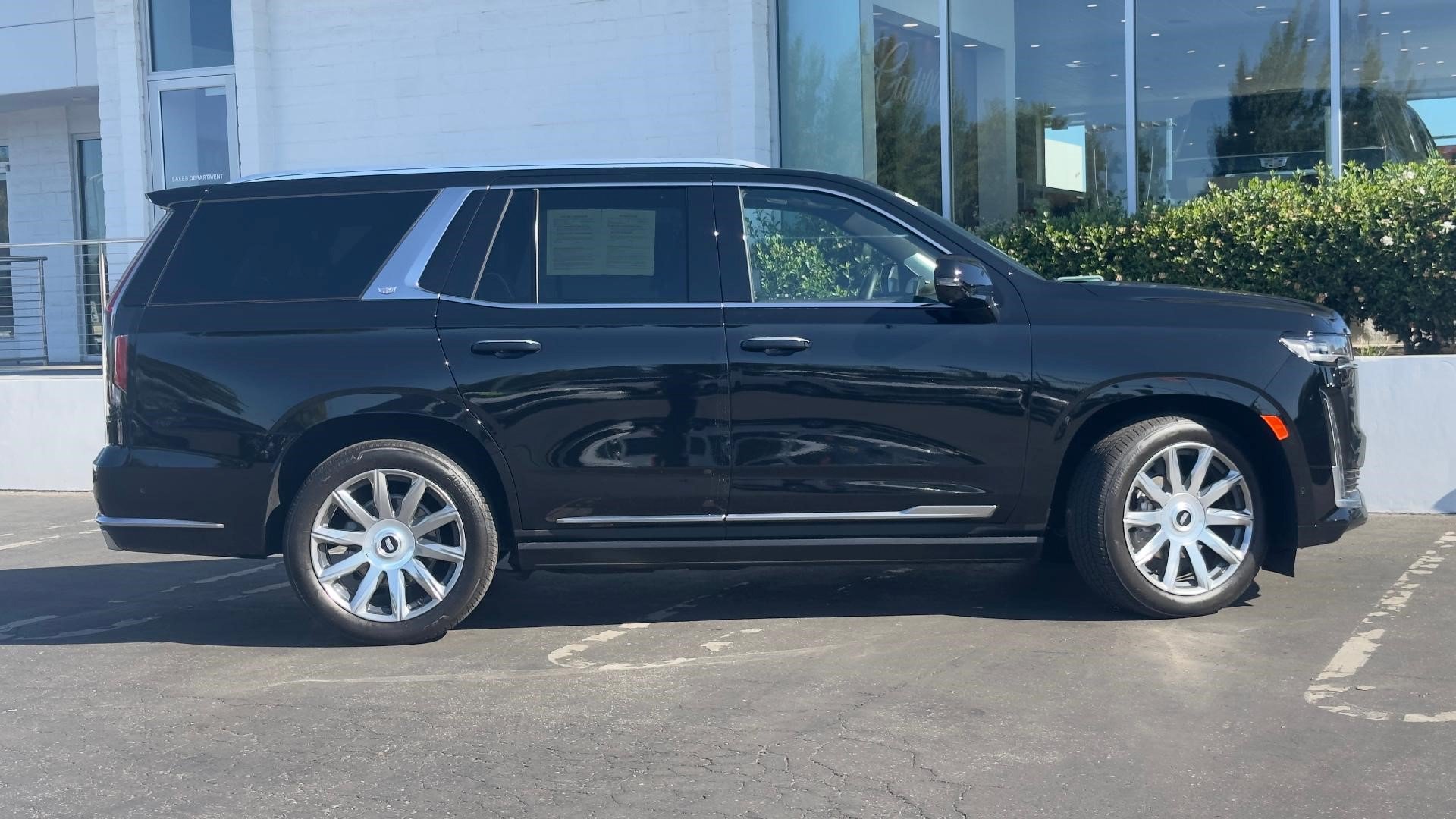 Certified 2024 Cadillac Escalade Premium Luxury Platinum AWD/4WD image 3