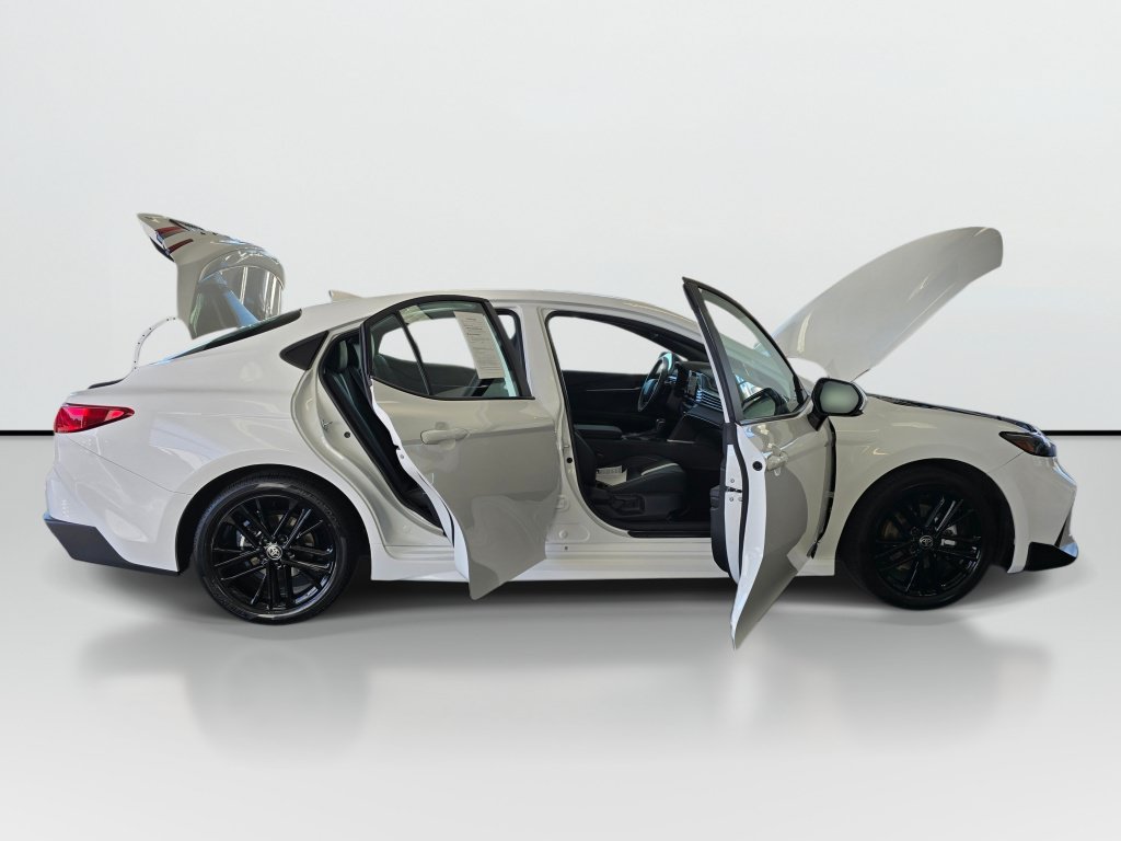 Used 2025 Toyota Camry SE FWD image 9