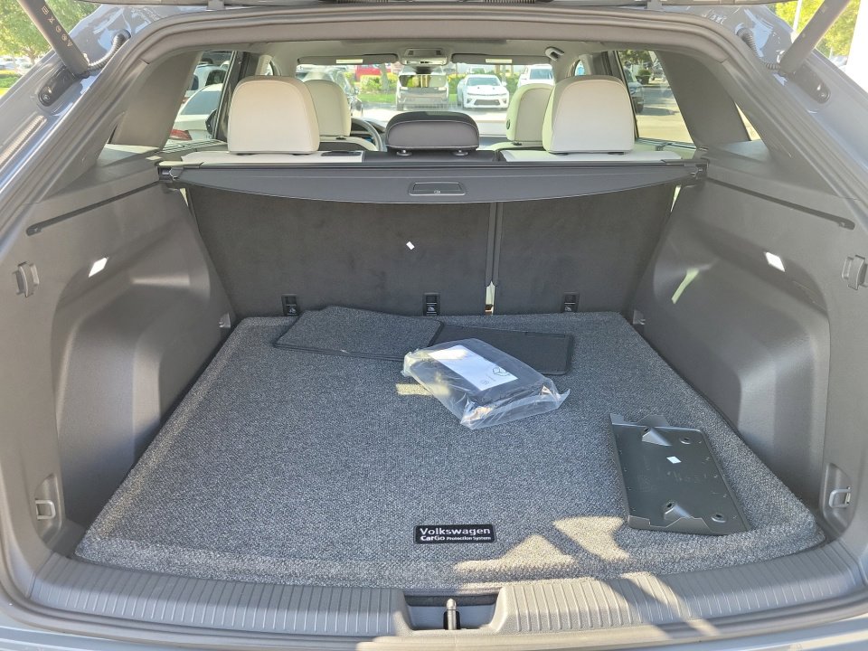 New 2025 Volkswagen Atlas Cross Sport SEL Premium R-Line image 15