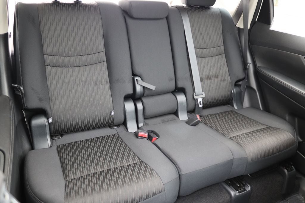 Used 2020 Nissan Rogue SV image 18