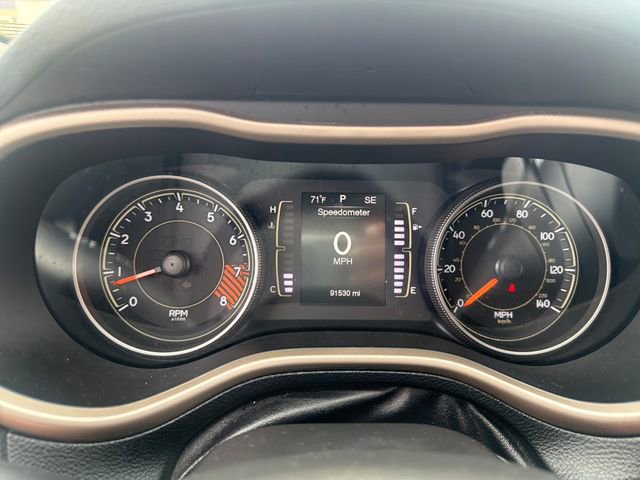 Used 2015 Jeep Cherokee Latitude w/ Cold Weather Group FWD image 28